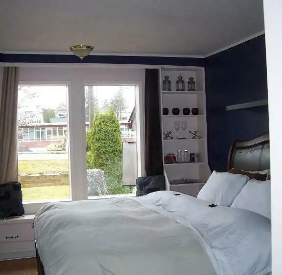 Deluxe Suite King Bed, Tall Trees Bed & Breakfast