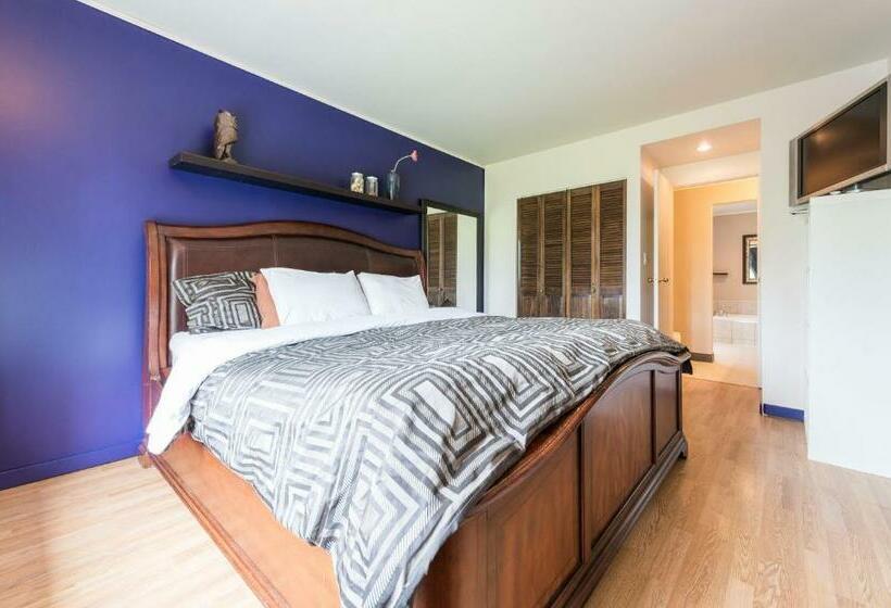Deluxe Suite King Bed, Tall Trees Bed & Breakfast