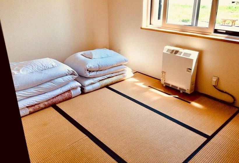 اتاق استاندارد با سرویس بهداشتی مشترک, Niseko Tabitsumugi Backpackers