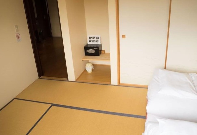 اتاق استاندارد با سرویس بهداشتی مشترک, Niseko Tabitsumugi Backpackers