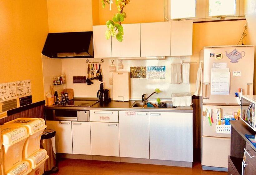 اتاق استاندارد با سرویس بهداشتی مشترک, Niseko Tabitsumugi Backpackers