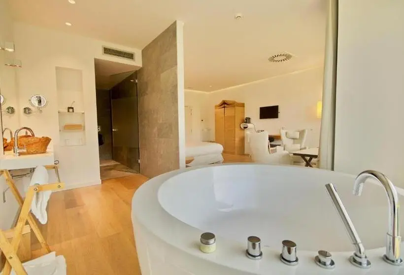 Premium room w/ mountain view, Arantza Hotela Adults Only