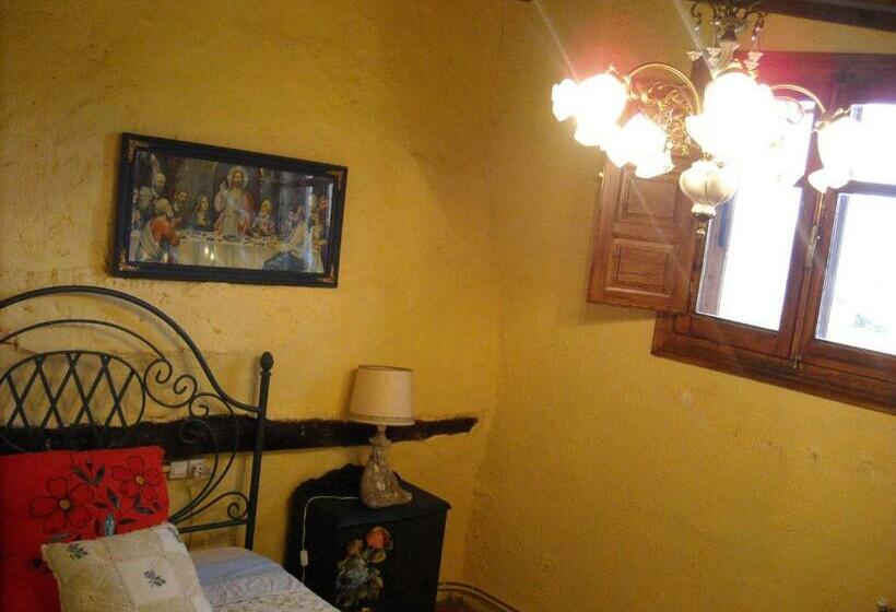 חדר משפחתי, La Quinta Del Abuelo Félix