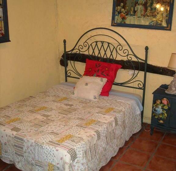 חדר משפחתי, La Quinta Del Abuelo Félix