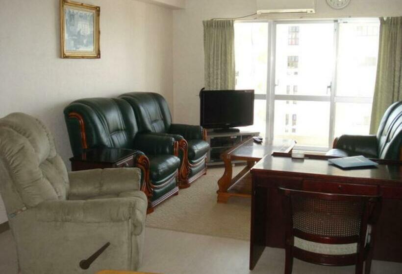 דירת שלושה חדרים, Eagle Lodge