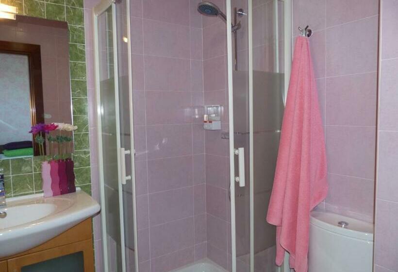 اتاق استاندارد با چشم‌انداز دریا, Garazar