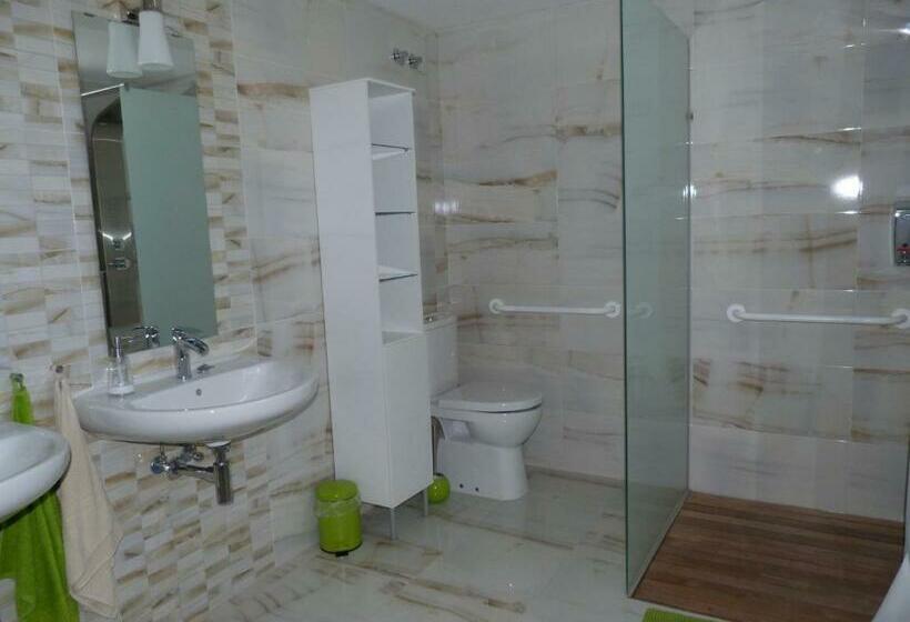 اتاق استاندارد با چشم‌انداز دریا, Garazar