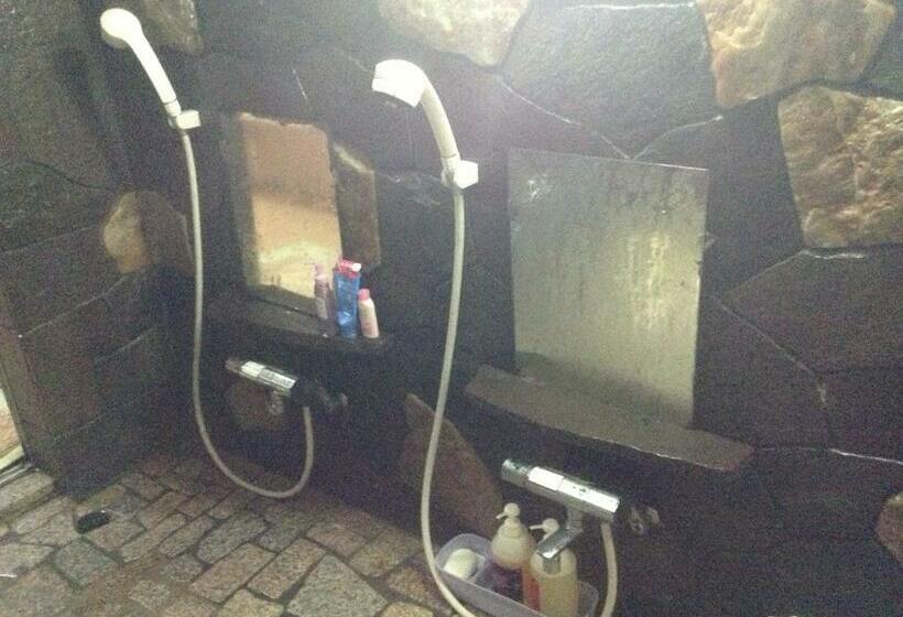 غرفة قياسية فردية حمام مشترك, Kadowakikan