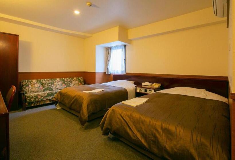 חדר סטנדרט לשלושה, Nanshukan