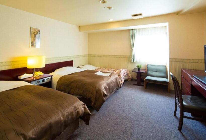 חדר סטנדרט לשלושה, Nanshukan