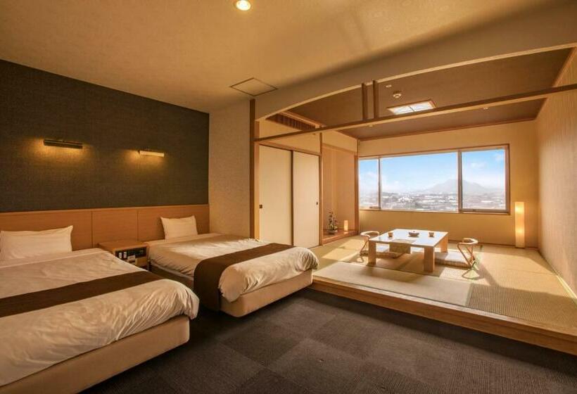 Семейный Номер, Tresta Shirayama