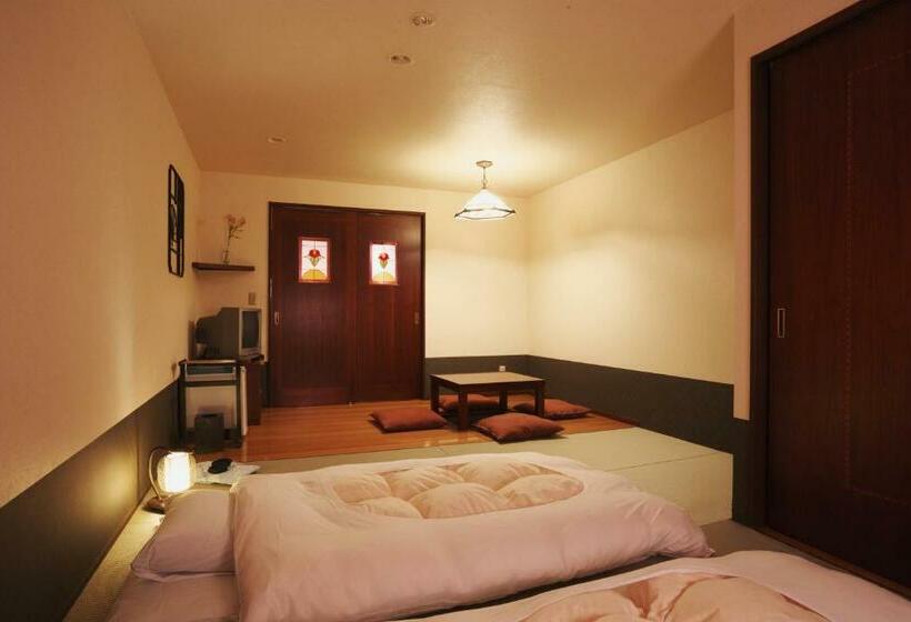 バス共有のスタンダードルーム, Hidamari Ichinoyu