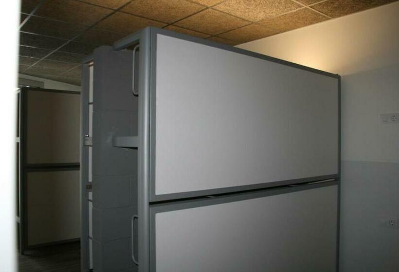 غرفة عائلية, Alberg L'ast