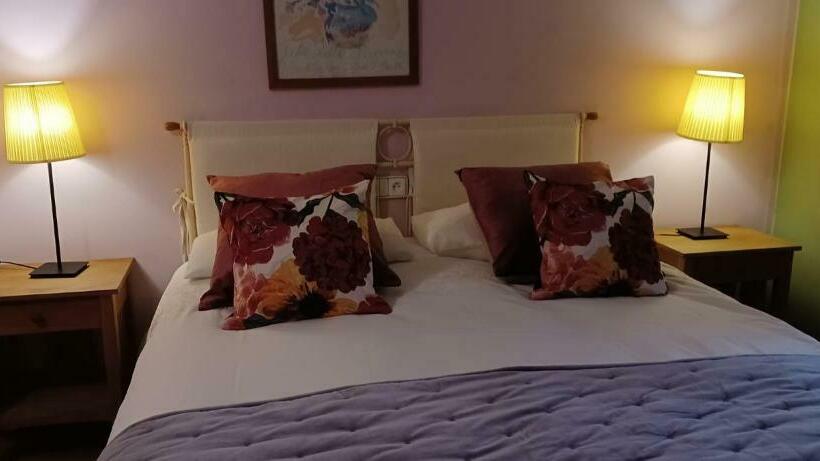 Семейный Номер, Casa Roble B&b