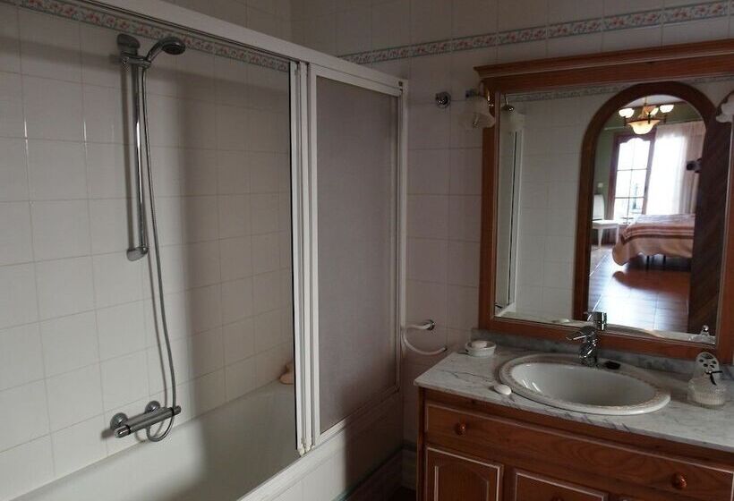 Семейный Номер, Casa Roble B&b