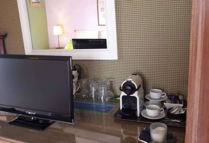 Семейный Номер, Casa Roble B&b