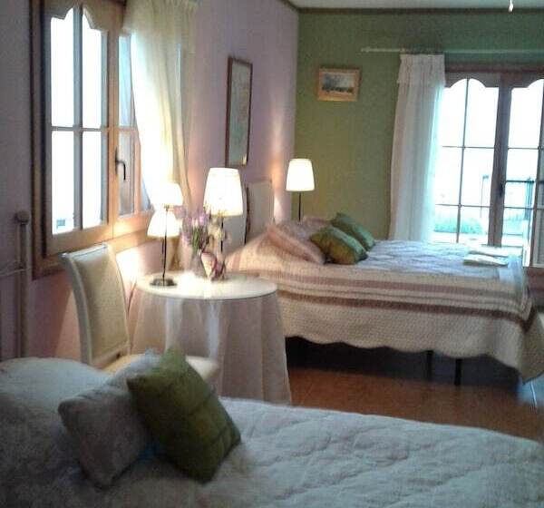 Семейный Номер, Casa Roble B&b