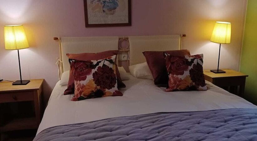 Семейный Номер, Casa Roble B&b