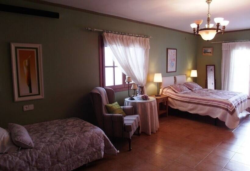 Семейный Номер, Casa Roble B&b