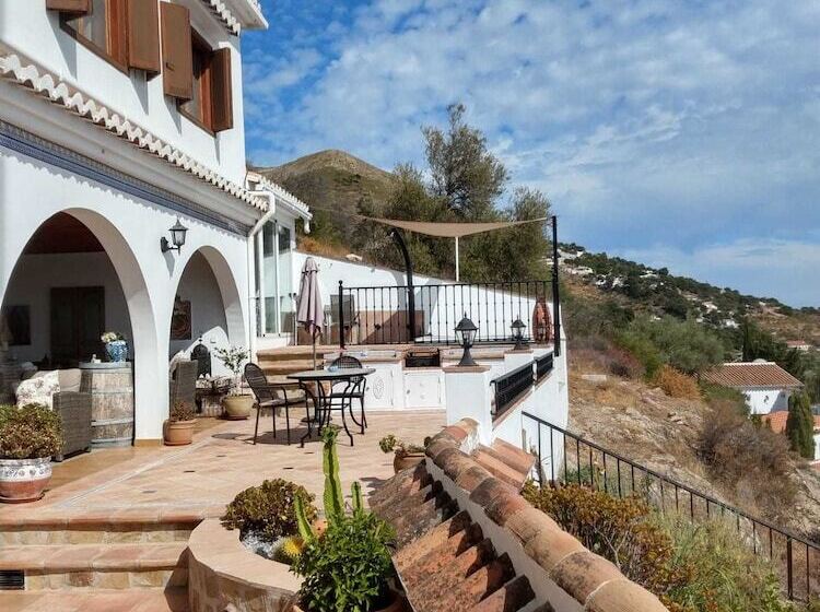 Семейный Номер, Casa Roble B&b