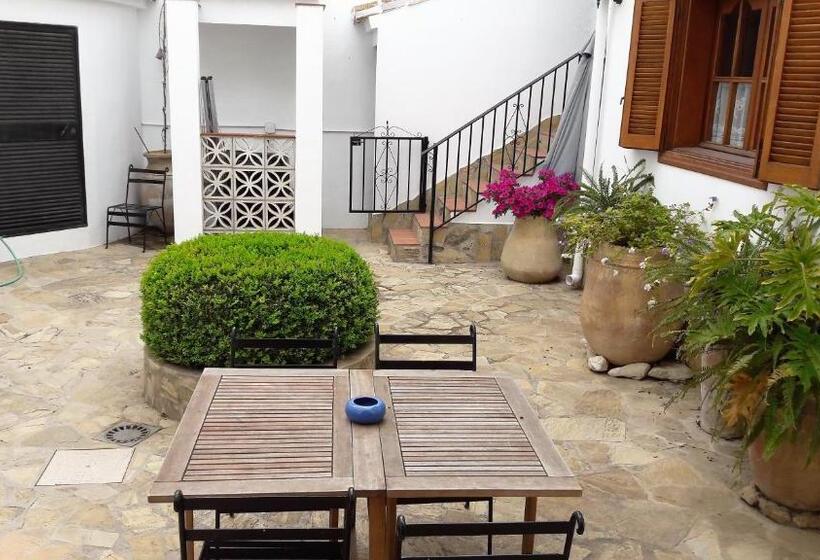 Семейный Номер, Casa Roble B&b