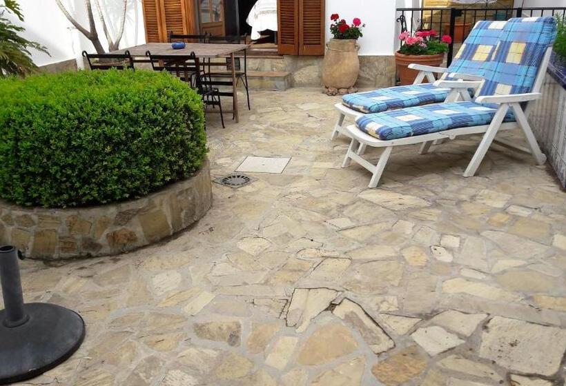 Семейный Номер, Casa Roble B&b