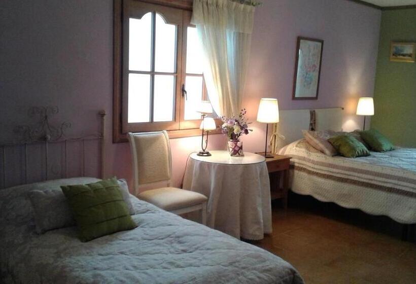 Семейный Номер, Casa Roble B&b