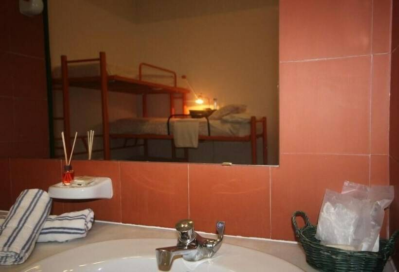 家庭房间共用浴室, Hostel Layos, Toledo