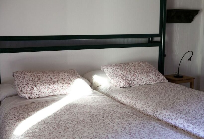 Номер Стандарт, Hostel Layos, Toledo