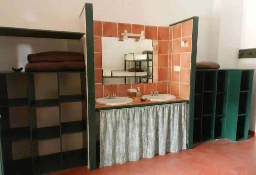 エコノミートリプルルーム, Hostel Layos, Toledo