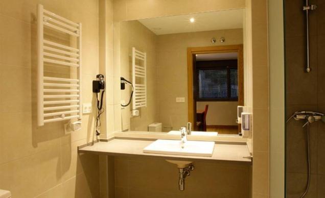 舒适三人间, Aginaga Hotela