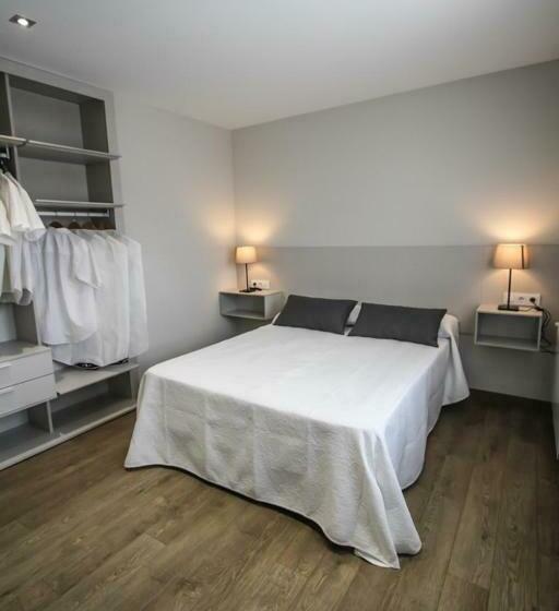 דירת שני חדרים עם מרפת, Rural Andrín