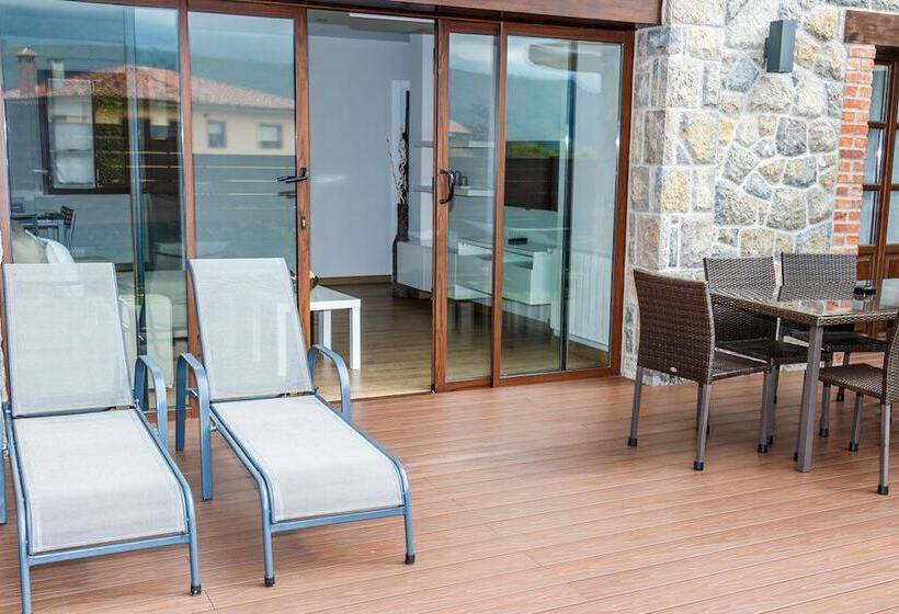 דירת שני חדרים עם מרפת, Rural Andrín