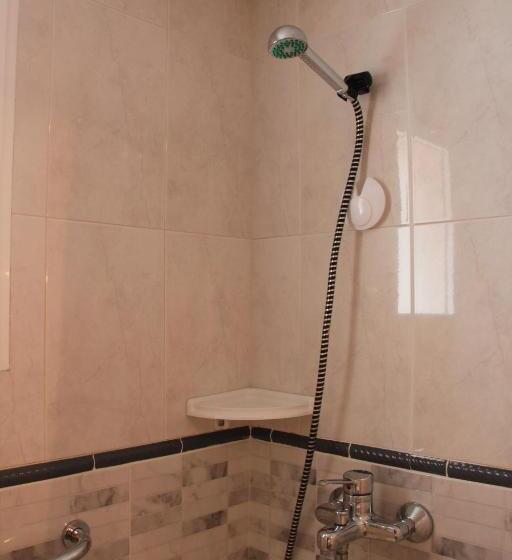 غرفة قياسية, El Marino