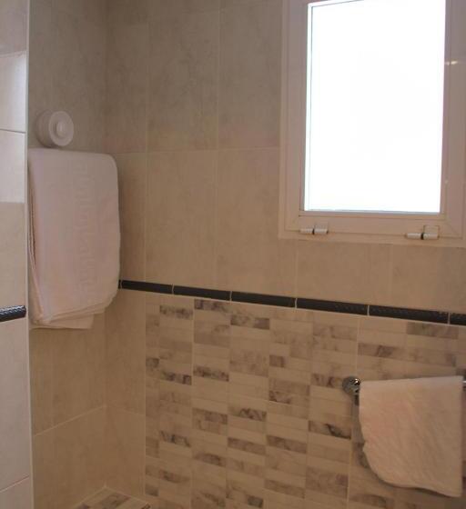 غرفة قياسية, El Marino