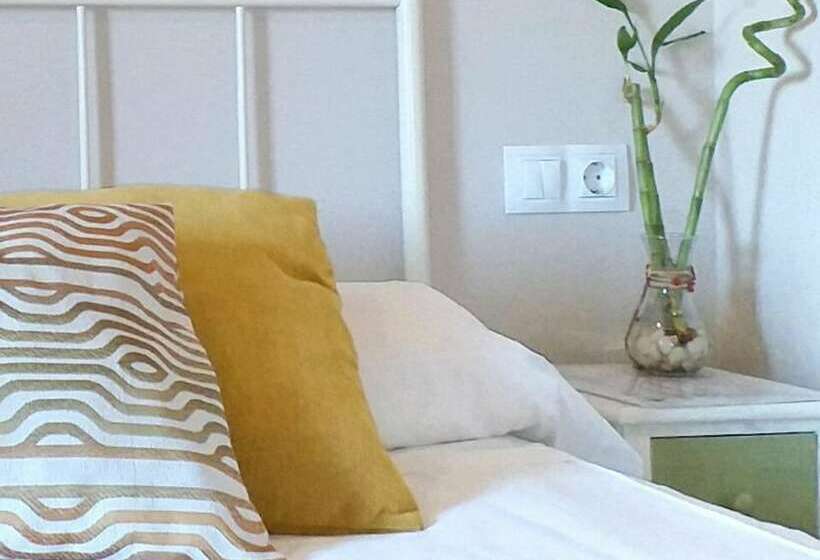 غرفة قياسية لذوى الاحتياجات الخاصة, El Rincón De Yaxu