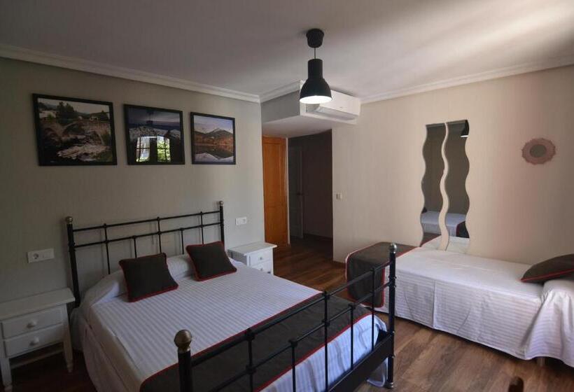 Номер Стандарт Трехместный, Hostería El Bodegón De Gredos