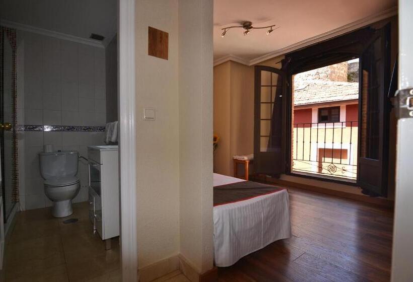 Номер Стандарт Трехместный, Hostería El Bodegón De Gredos