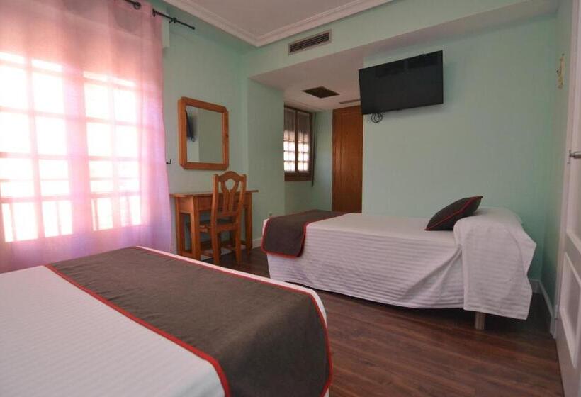 Номер Стандарт Трехместный, Hostería El Bodegón De Gredos