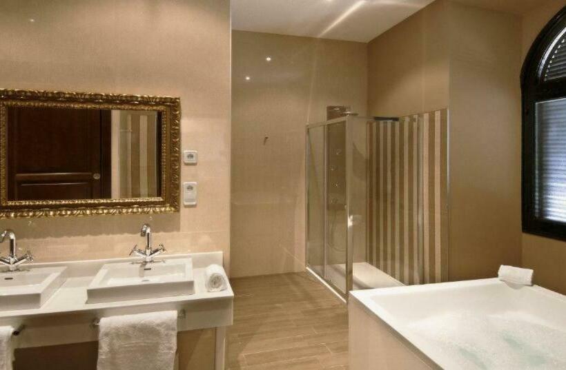 Полулюкс, La Almoraima