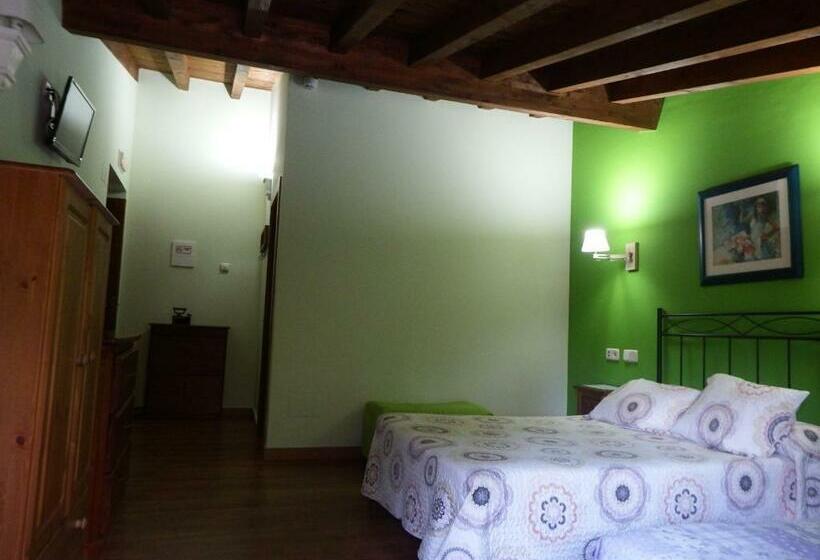 غرفة قياسية ثلاثية, La Casuca Del Esbardu