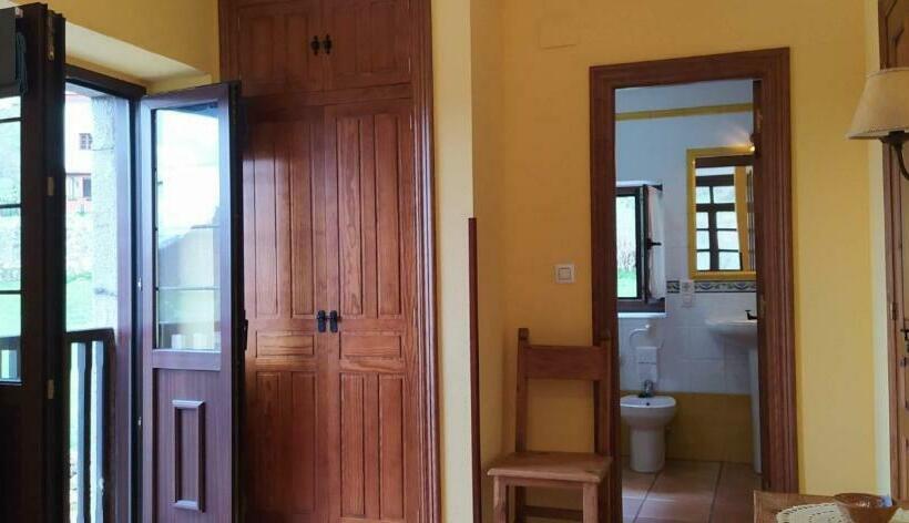 غرفة قياسية, La Corona Del Auteiro