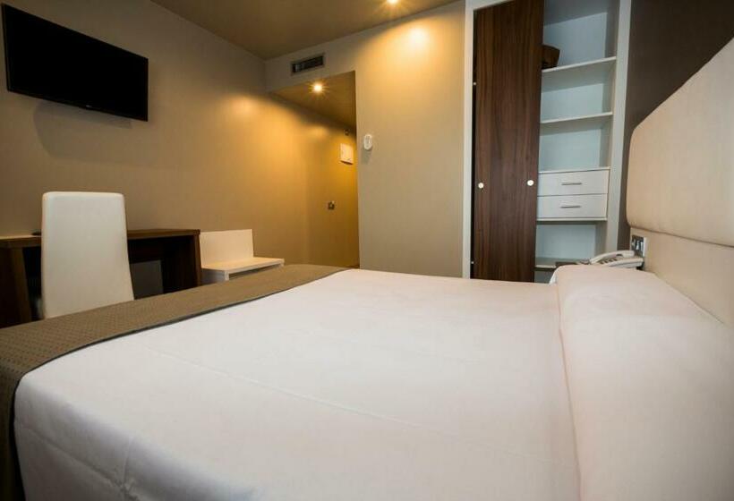 スタンダードルーム, La Posada De Roces