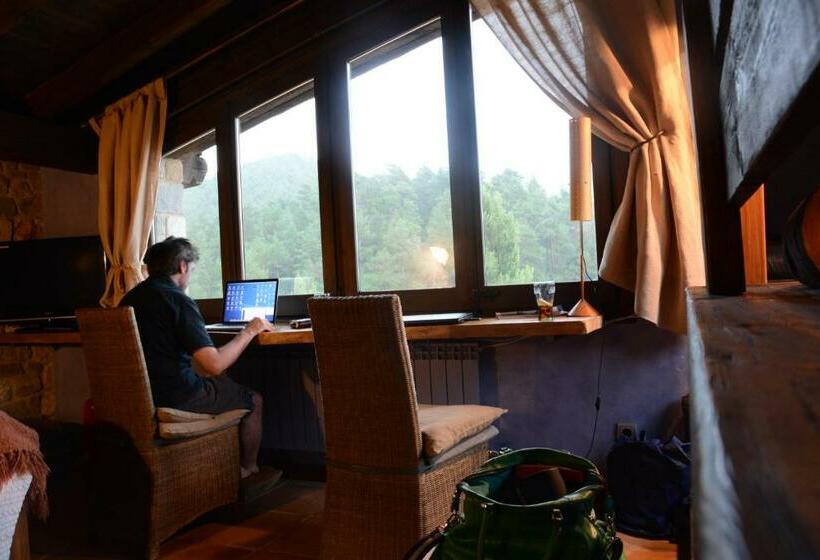 家庭套房, Monegal