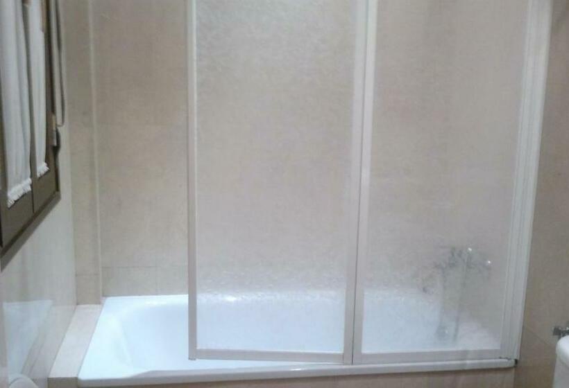 3-Bett-Standardzimmer, Restaurante Calderon