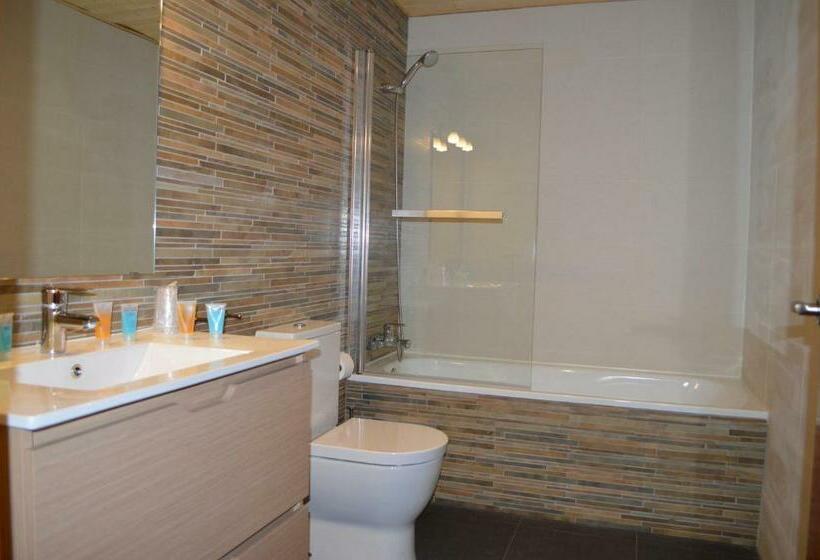 חדר משפחתי, Restaurante Port D Ager