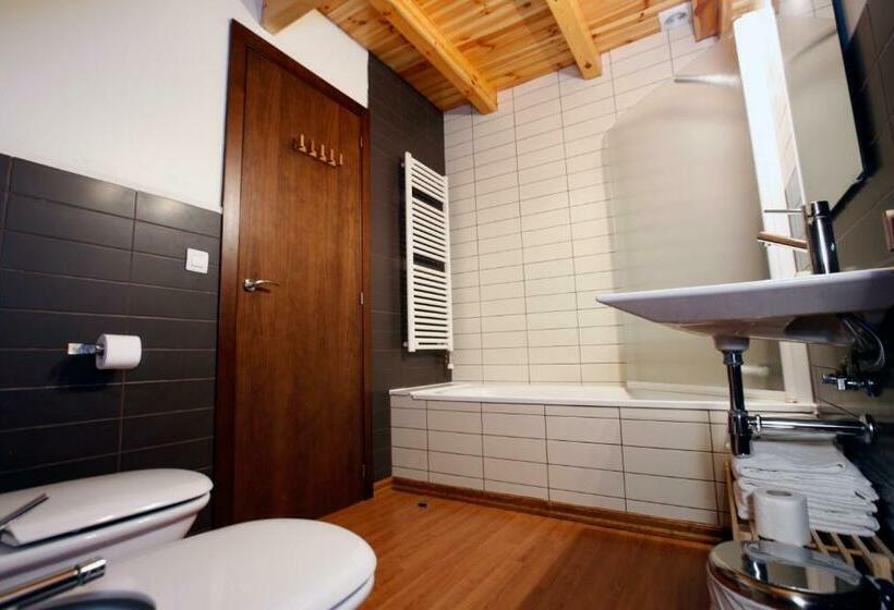 חדר משפחתי, Restaurante Port D Ager