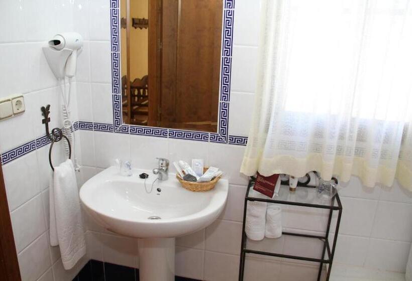 חדר סטנדרט לשלושה, Sierra De Ubrique