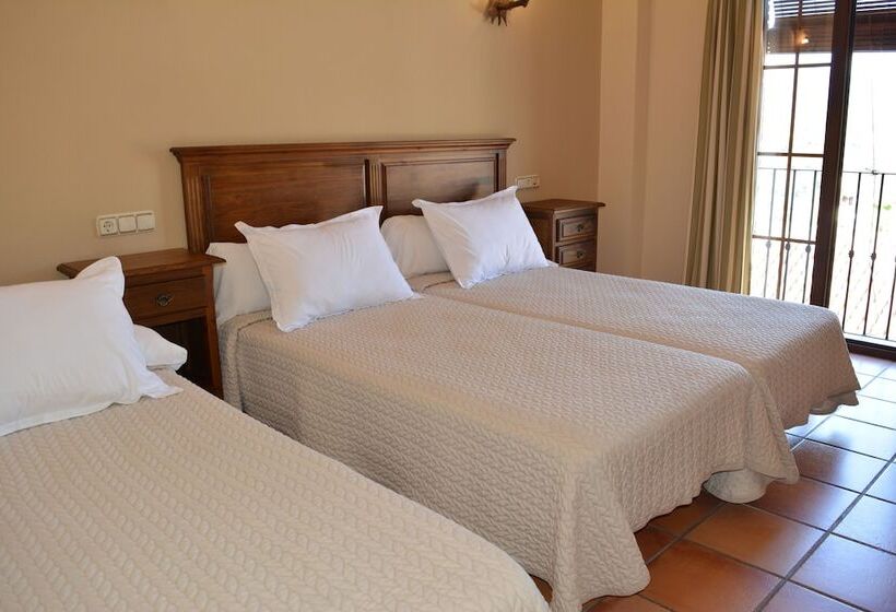 חדר סטנדרט לשלושה, Sierra De Ubrique