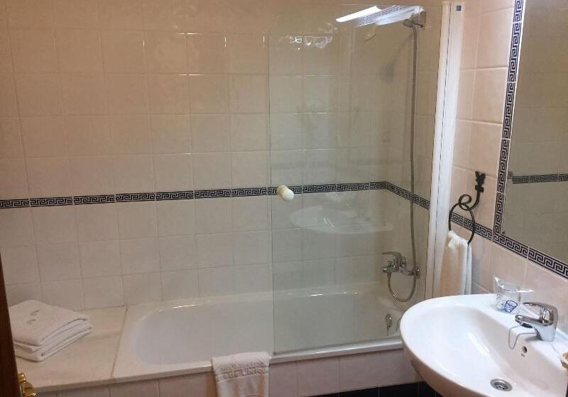 غرفة قياسية ثلاثية, Sierra De Ubrique